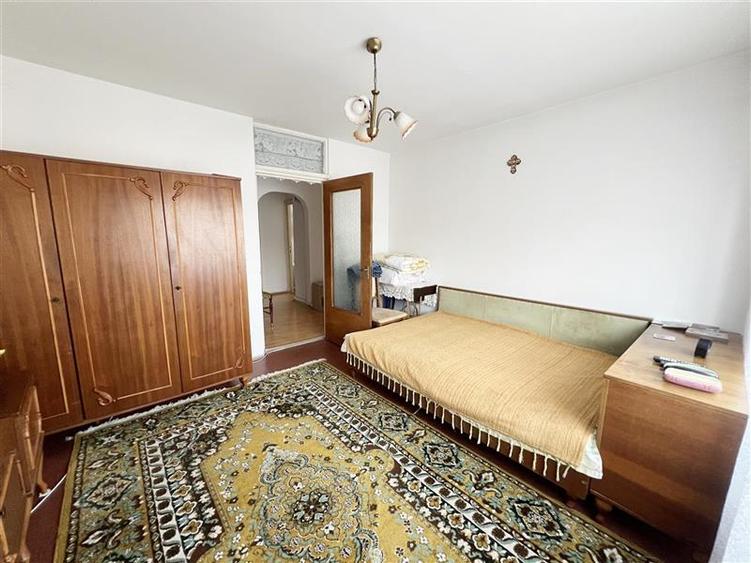 Apartament cu 3 camere decomandat, mobilat în Astra