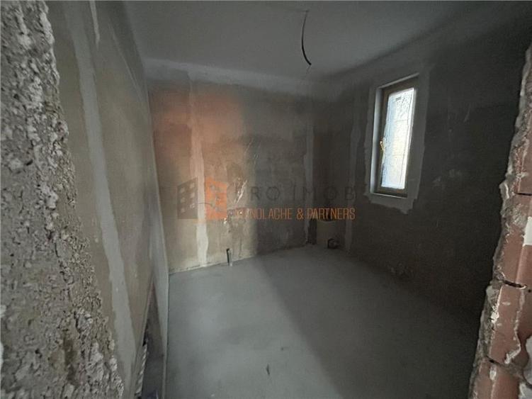 Casă individuală cu 4 camere cu Canalizare în Mărăcineni