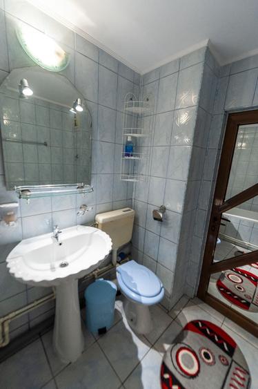 Apartament cu 3 camere decomandat în Exterior Vest