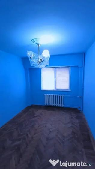 Apartament cu 2 camere decomandat în CET