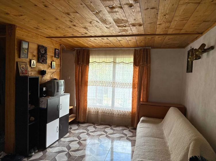 Casă cu 3 camere în Cislău