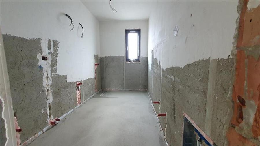Casă individuală cu 7 camere cu Teren 450 Mp în Moara
