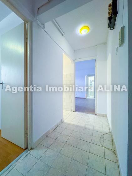 Apartament cu 3 camere semidecomandat în Astoria