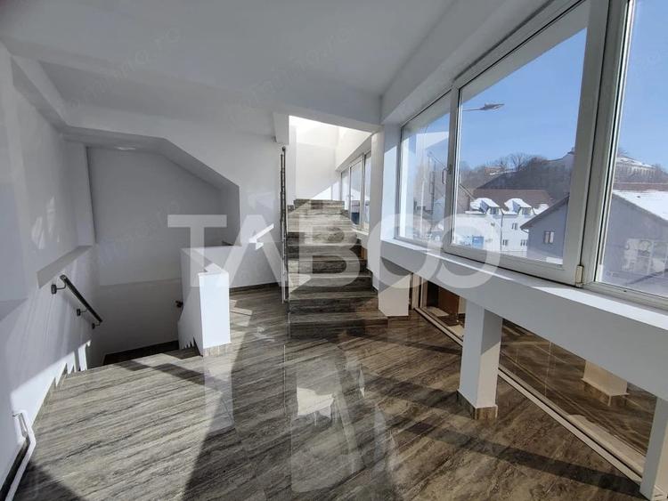 Spațiu comercial, de 915 mp, în Central