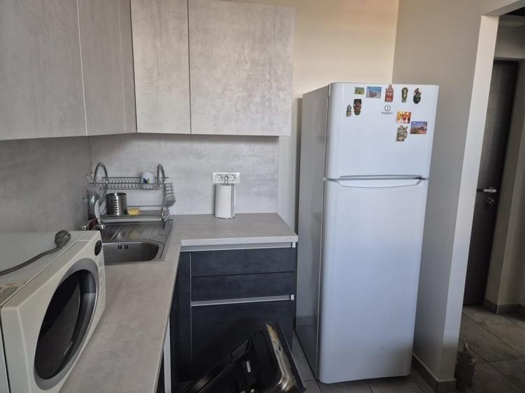 Apartament cu 2 camere semidecomandat, mobilat în 1 Mai