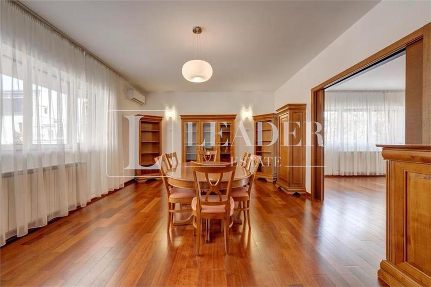 Apartament cu 4 camere semidecomandat, mobilat în Dacia