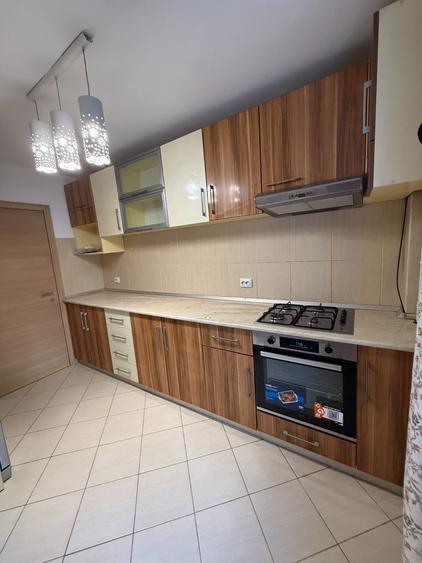 Apartament cu 3 camere decomandat, mobilat în Parcul Circului