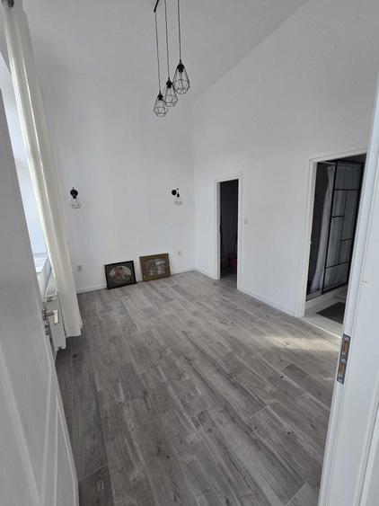 Apartament cu 3 camere semidecomandat în Mărăști