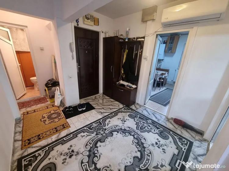 Apartament cu 4 camere decomandat în Poarta 6