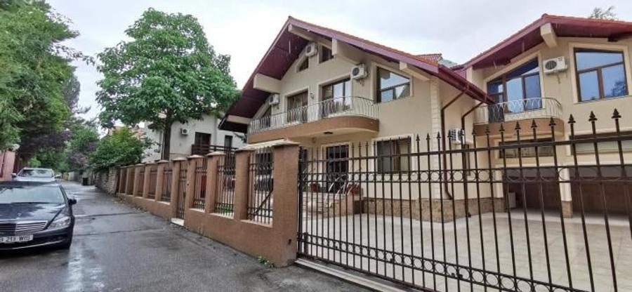 Casă cu 4 camere cu Teren 1000 Mp în Băneasa