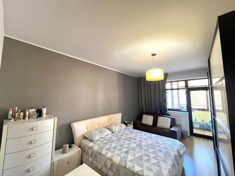 Apartament cu 4 camere decomandat, mobilat în P-ța Alba Iulia