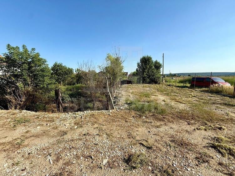Casă cu 3 camere cu Teren 1000 Mp în Cernele