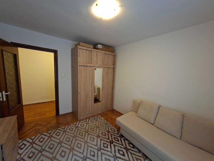 Apartament cu 3 camere decomandat în Exterior Vest