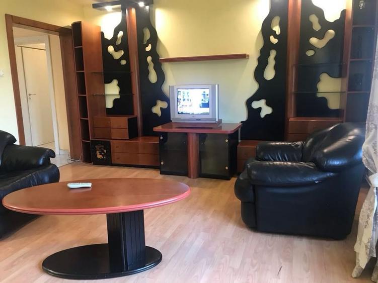 Apartament cu 3 camere decomandat, mobilat în Central