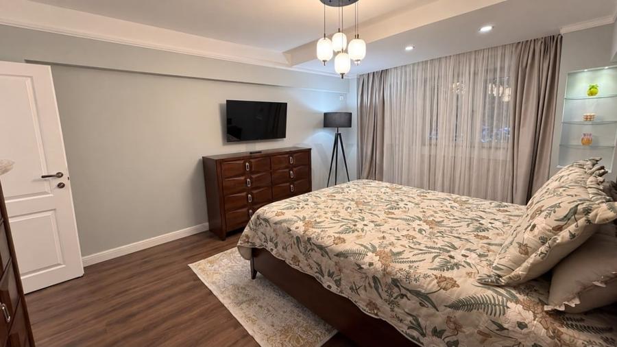 Apartament cu 3 camere decomandat, mobilat în Decebal