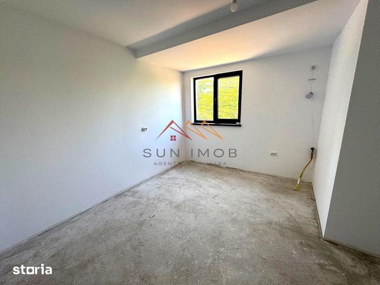 Casă cu 5 camere decomandat cu Teren 304 Mp în Poiana