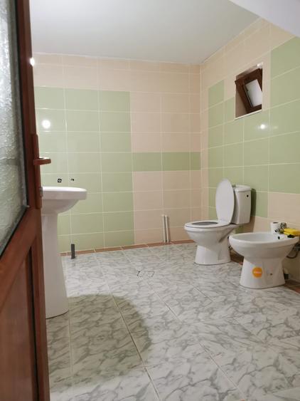 Casă individuală cu 4 camere cu Canalizare în Vest