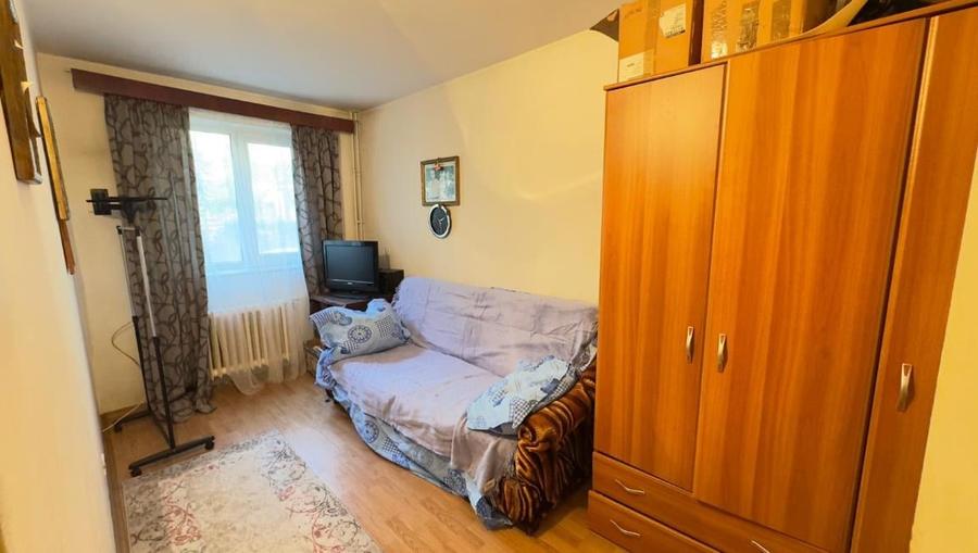 Apartament cu 3 camere decomandat în Noua