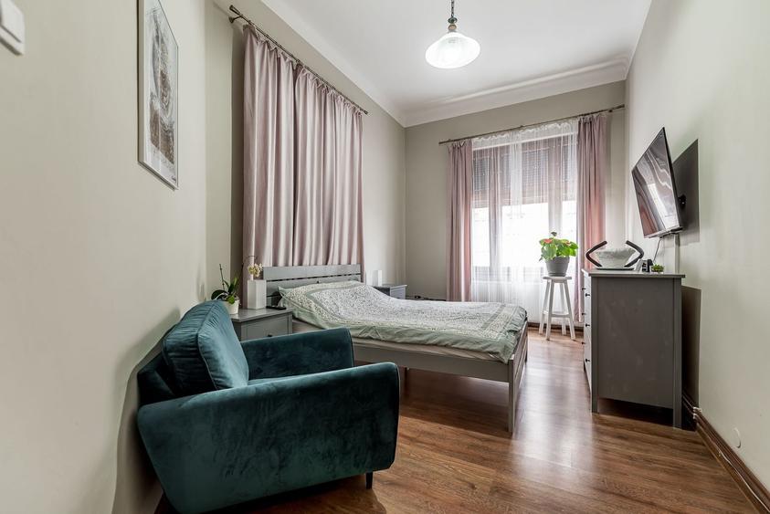 Apartament ultracentral cu 4 camere decomandat, etaj intermediar - 4