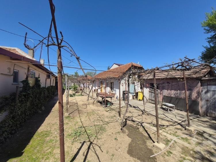 Casă individuală cu 1 camere cu Teren 574 Mp în Km 5