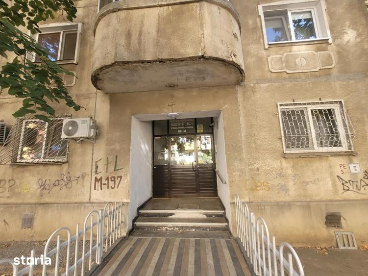 Apartament cu 3 camere decomandat în Rahova