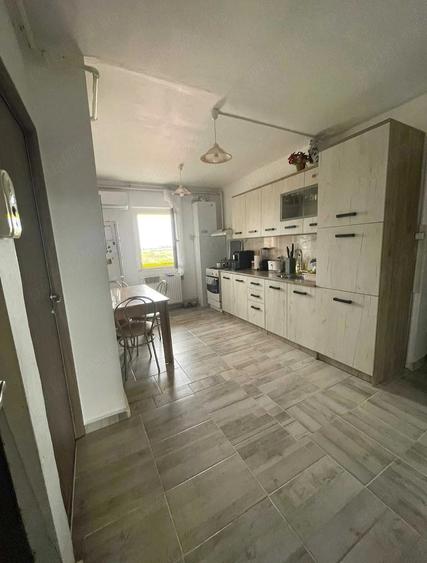 Apartament cu 3 camere decomandat în Alfa