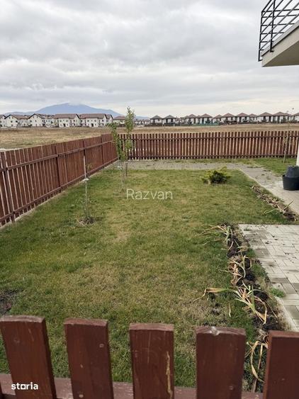 de inchiriat apartament 2 camere cu gradina(curte) aproximativ 300mp.