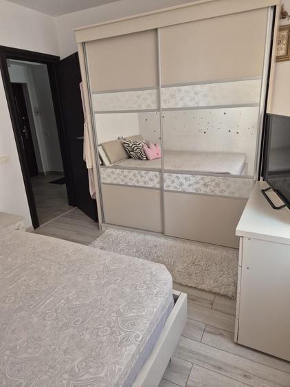 Apartament cu 2 camere decomandat în Roșu