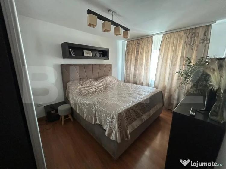Apartament cu 3 camere decomandat în Micro 5