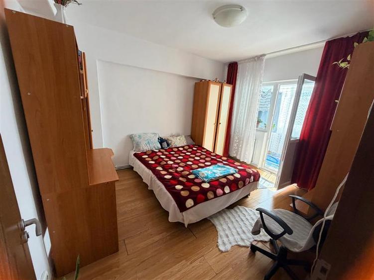 Apartament cu 3 camere decomandat, mobilat în Dacia