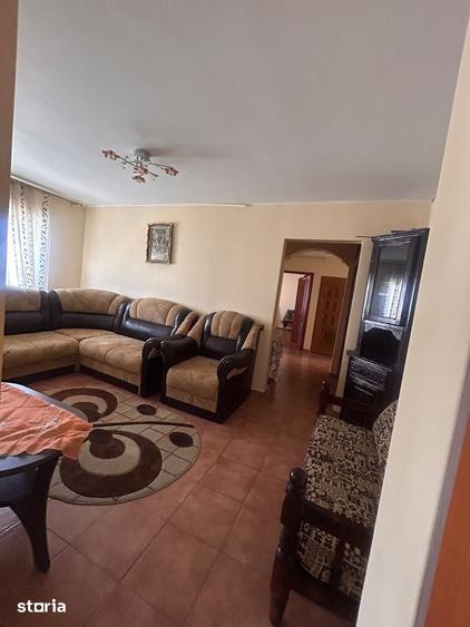 Apartament cu 3 camere decomandat în Exterior Vest