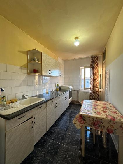 Apartament cu 3 camere decomandat, mobilat în Între Lacuri