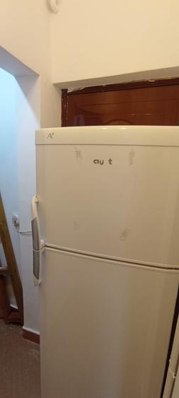 Apartament cu 3 camere semidecomandat în Tineretului