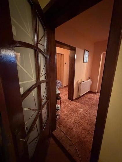 Apartament cu 3 camere decomandat, mobilat în Apollo