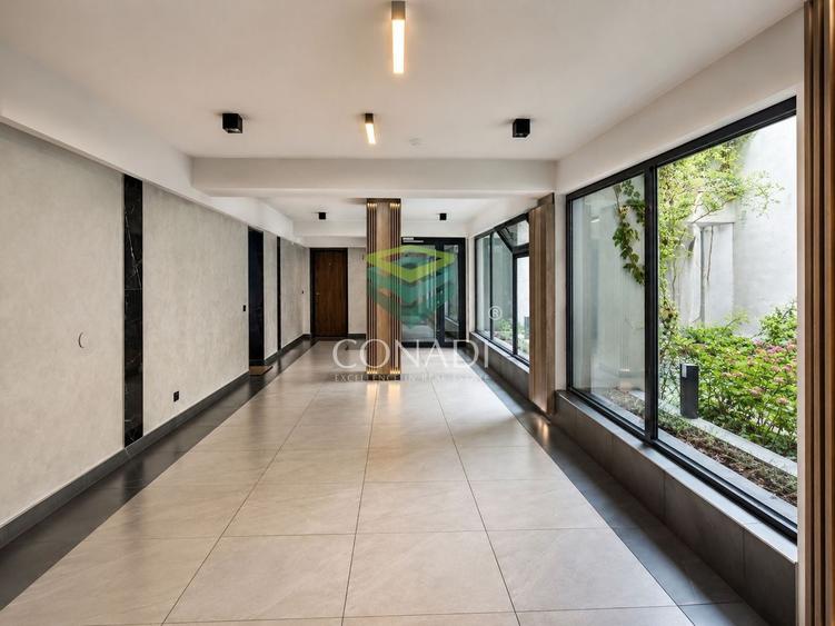 Apartament cu 3 camere decomandat, mobilat în Polonă