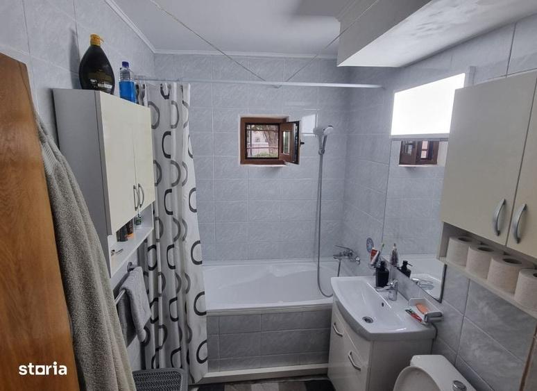 Apartament cu 4 camere decomandat în Nicolina