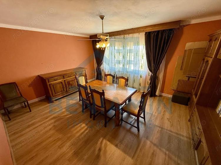 Apartament cu 4 camere decomandat în Craiovița Nouă