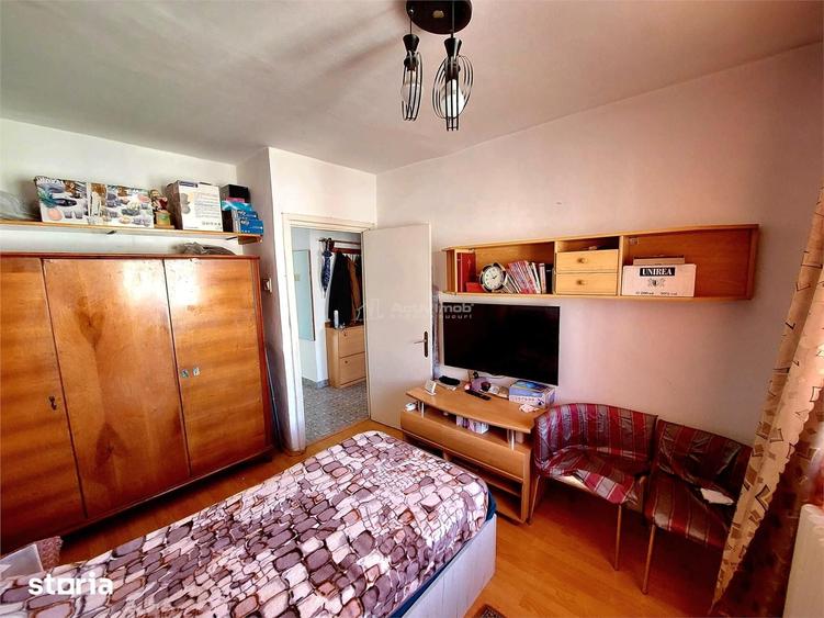 Apartament cu 3 camere decomandat în Piața