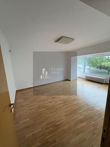 Apartament cu 4 camere semidecomandat în Unirii