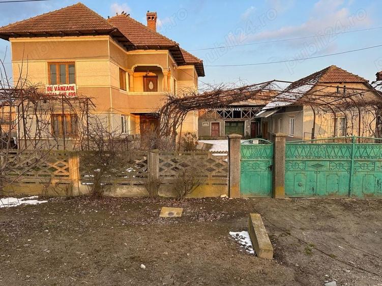 Casă cu 6 camere cu Teren 5800 Mp în Băbeni