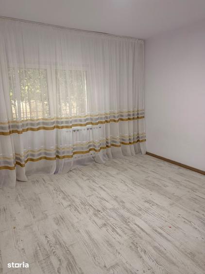 Apartament cu 4 camere decomandat, mobilat în Vitan