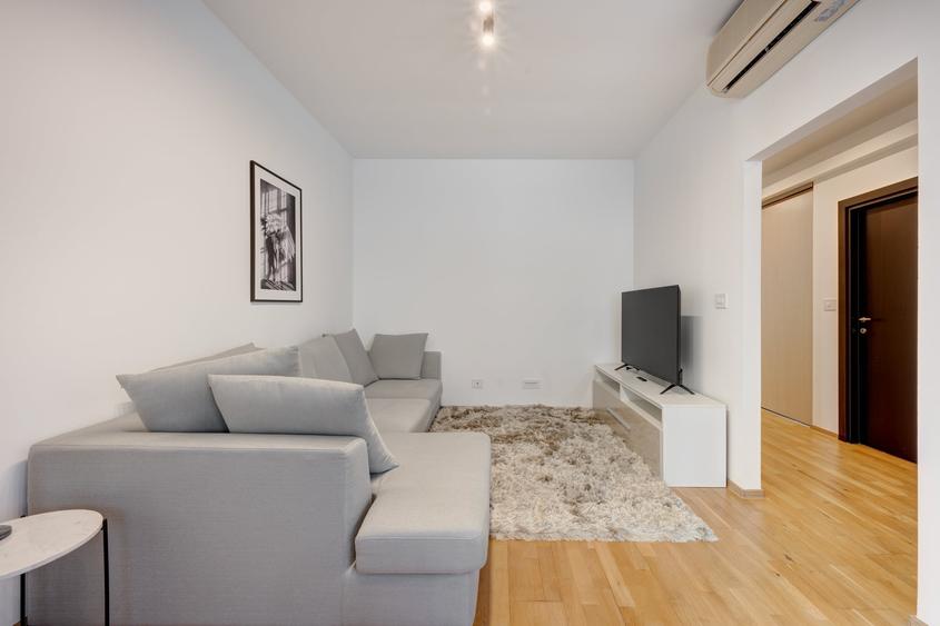 Apartament cu 3 camere decomandat în Băneasa
