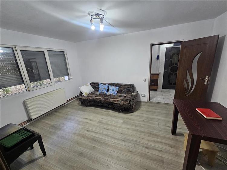 Apartament cu 2 camere semidecomandat, mobilat în Micro I