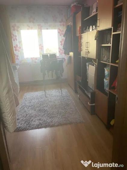 Apartament cu 3 camere decomandat, mobilat în Noua