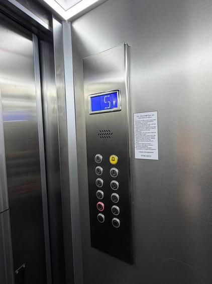 Apartament cu 3 camere semidecomandat în Titan