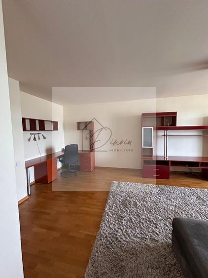 Apartament cu 3 camere decomandat, mobilat în Central