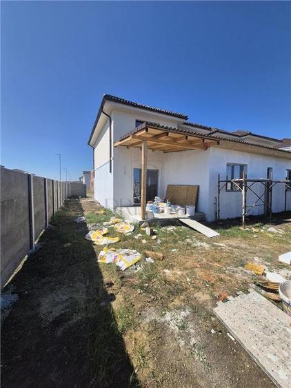 Duplex cu 4 camere cu Teren 300 Mp în Moșnița Nouă