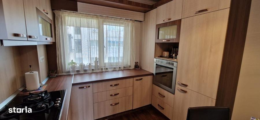 Apartament cu 3 camere decomandat în Central