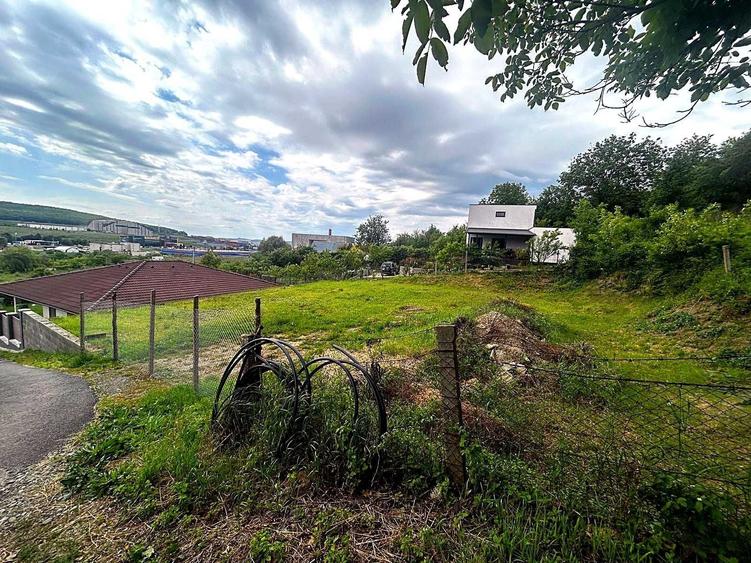 Teren 603 mp cu proiect de casa autorizat Corunca, str. Crinului - 2