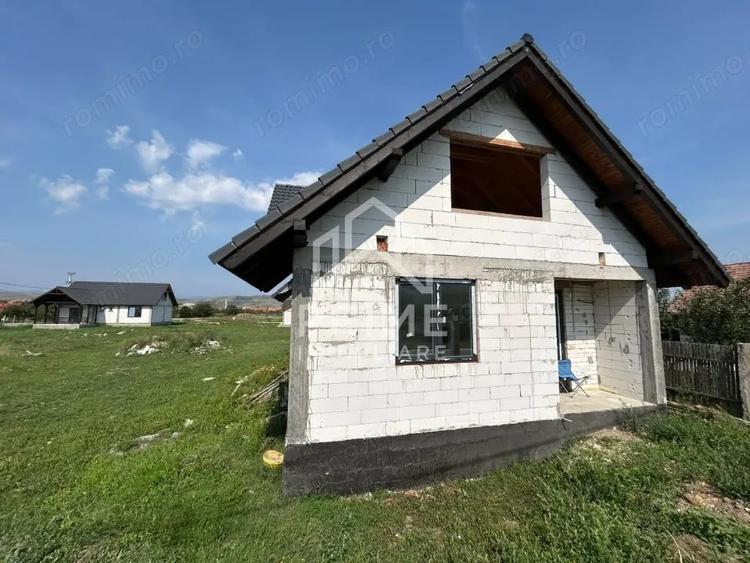 Casă cu 2 camere cu Teren 820 Mp în Totoi